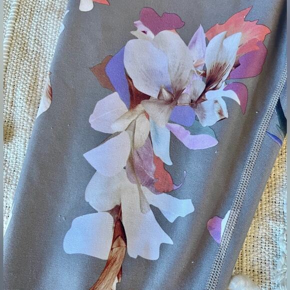 Athleta Elation Paradise 7/8 Leggings size small - Picture 9 of 9